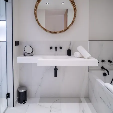 Superb 3 Bedroom On The Port By Interhome 公寓 圣特罗佩