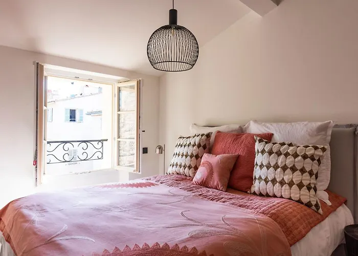 Superb 3 Bedroom On The Port By Interhome Saint-Tropez