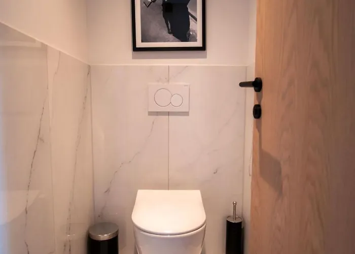 Superb 3 Bedroom On The Port By Interhome