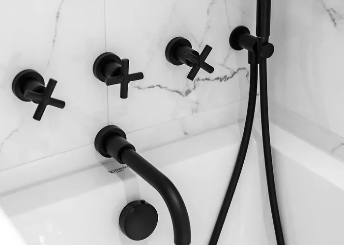 Superb 3 Bedroom On The Port By Interhome *