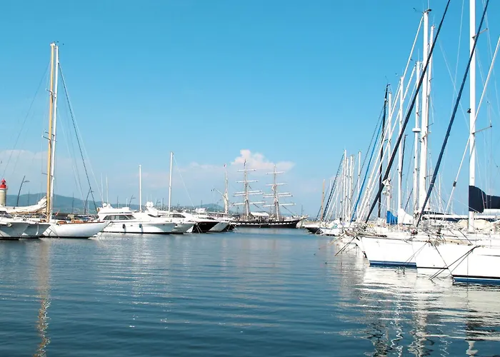 Superb 3 Bedroom On The Port By Interhome Appartement